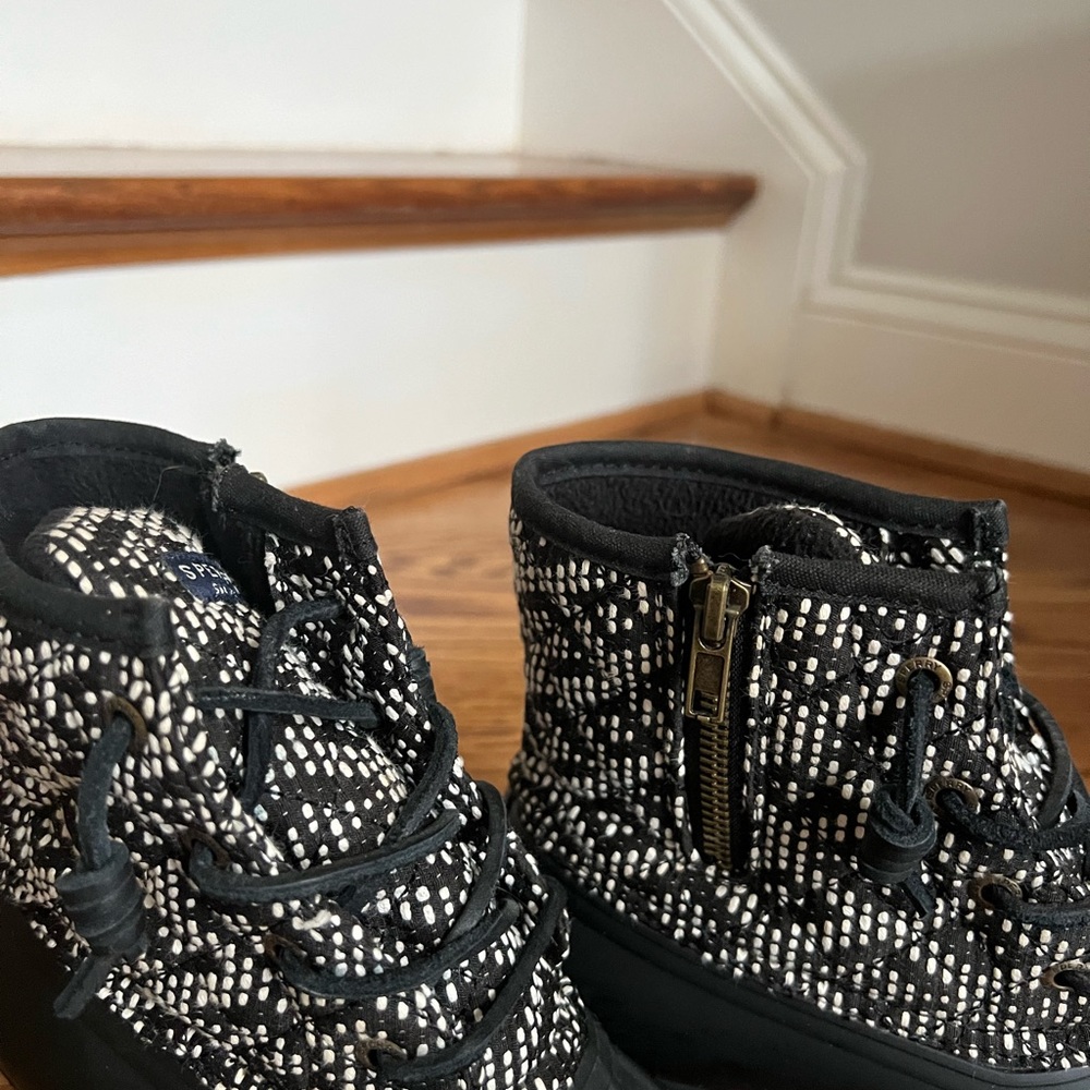 Sperry Duck Boots, black and white waffle knit size 7.